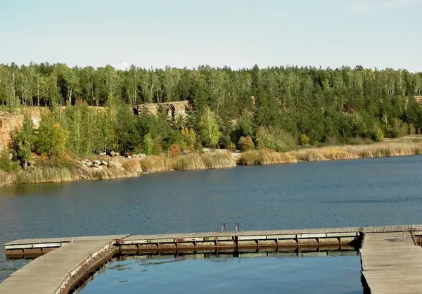 Tät Skog Stranden Ett Stenbrott Ett Magnifikt Landskap Med Bekväm — Stockfoto