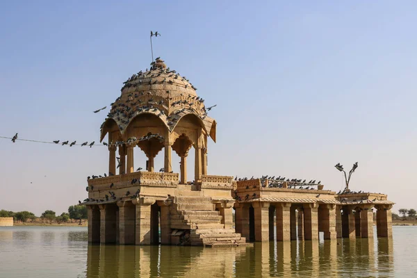 Temple Milieu Lac Réservoir Eau Artificiel Lac Gadisar Jaisalmer Construit — Photo