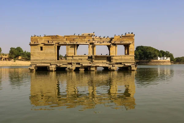 Kvarlevan Ett Tempel Mitt Sjön Sjön Gadisar Lake Konstruerad Den — Stockfoto