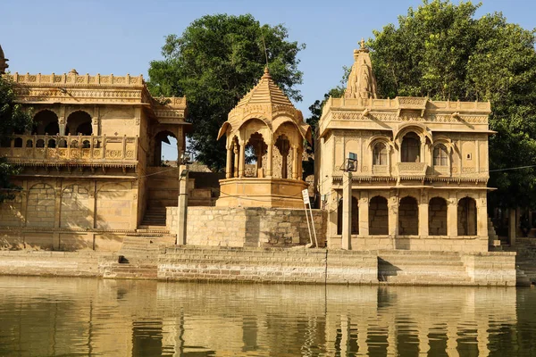 Depósito Agua Artificial Lago Gadisar Templo Junto Lago Jaisalmer Construido — Foto de Stock