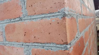 kırmızı tuğla duvar ve gri çizgilerin köşe