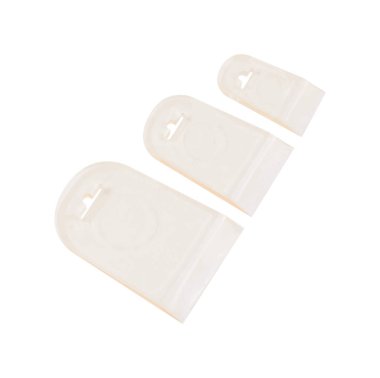 duvar kağıdı için plastik spatula. Beyaz arka planda spatula.