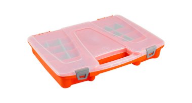 Alet kutuları yalıtılmış. Sarı saplı ve tokalı büyük siyah plastik alet kiti kutusunun ve beyaz bir arka plan üzerinde izole çivi, vida ve dübelile küçük siyah plastik alet kiti kutusunun kapatılması.