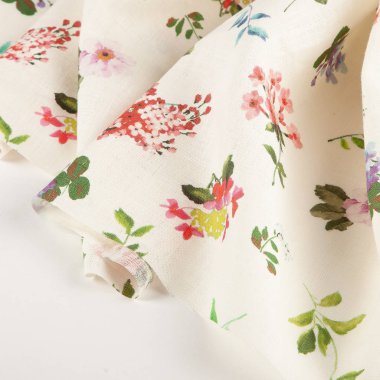 Çiçek baskılı beyaz keten kumaş