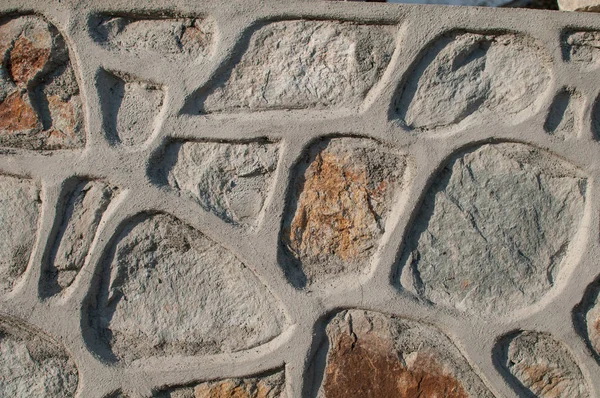 コンクリートの質感と花崗岩の石積み. — ストック写真