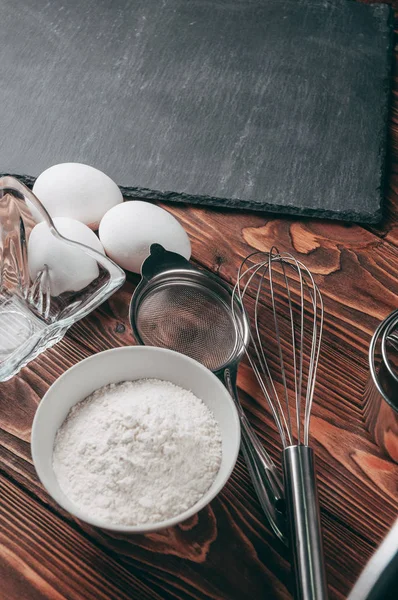 Ingredients Dishes Wooden Brown Table Well Lie Whisk Full Flour — Stock Photo, Image