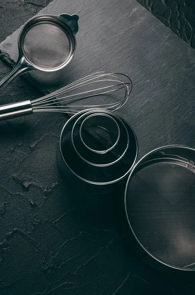 Ingredienti Piatti Tavolo Cemento Nero Dove Giace Anche Corolla Vengono — Foto Stock