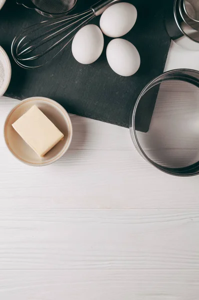 Ingredientes Platos Una Mesa Madera Blanca Que También Contiene Una — Foto de Stock