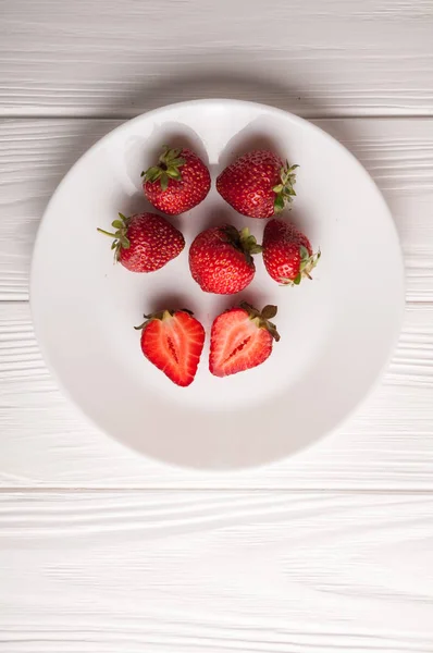 Fresh Strawberries Plate White Wooden Background — Stock Photo, Image