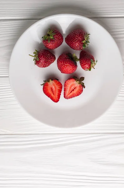 Fresh Strawberries Plate White Wooden Background — Stock Photo, Image