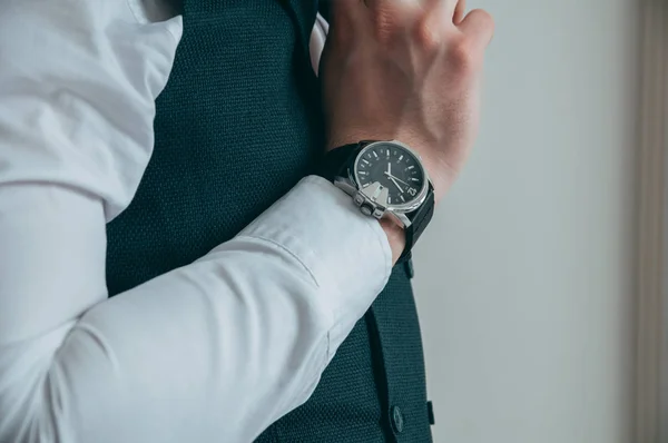 Relógio Luxo Perto Mão Homem Dia Casamento Noivo — Fotografia de Stock