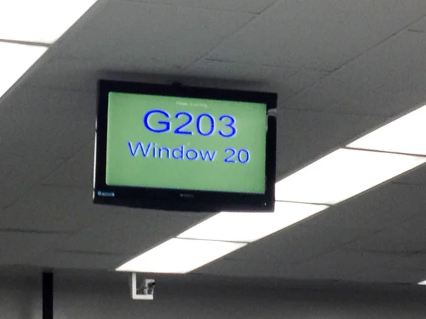Департамент транспортных средств DMV California Automated waiting number screen — стоковое фото
