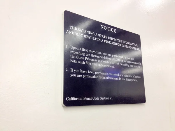Department of motor vehicles DMV California America threatening employee sign — Stock fotografie
