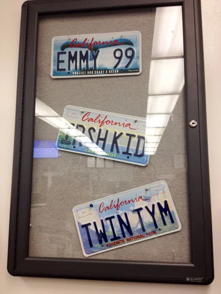 Oddělení motorových vozidel Vnitřní kancelář DMV vlastní marnivá poznávací značka Stock Obrázky