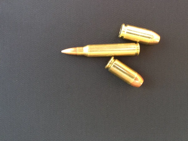 Balas para fuzil pistola pistola arma de fogo close-up — Fotografia de Stock