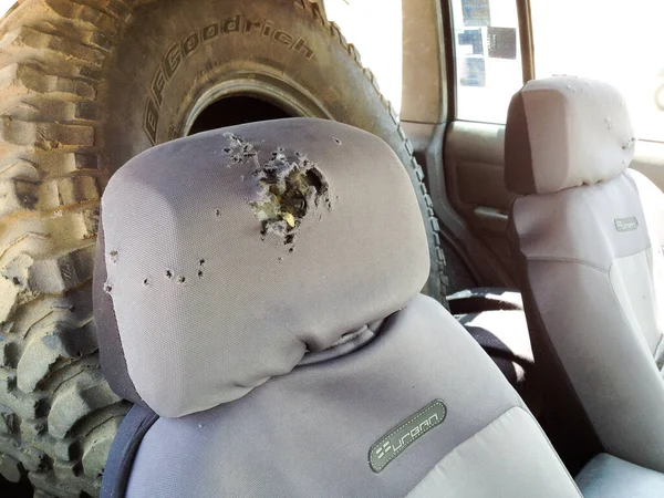 자동차 총을 발사 총 구멍 좌석을 발사 — 스톡 사진
