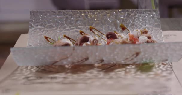 Güzel Yemekler Yemek Tabakları Kapanır Restoran Yemekleri Çift Salata Deniz — Stok video