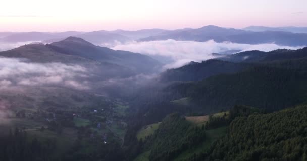 Drone View Cárpatos Montañas Hermosa Naturaleza Ucrania Paisaje Aéreo Nublado — Vídeo de stock