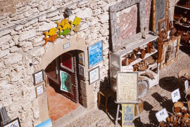 Photo of a Moroccan souvenir shop.