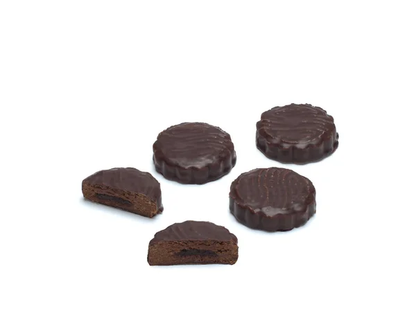 Vista superior de galletas de chocolate aisladas sobre fondo blanco — Foto de Stock