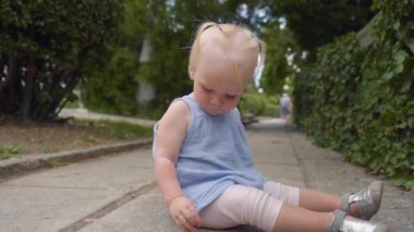 Gündelik giyim küçük çocuk kız harcama gün açık