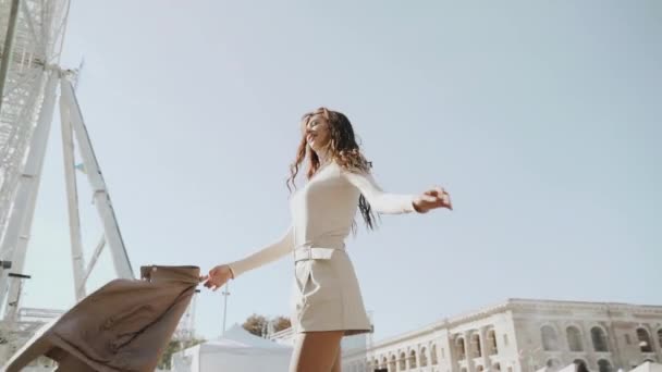 Young adult female spinning around near ferris wheel — Stock Video