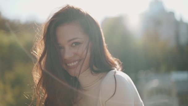 Young adult girl with smiling face resting in park — Stock Video