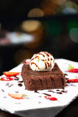 dondurma ile taze kek