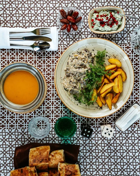 Patata frita con champiñón en crema agria — Foto de Stock