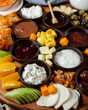 Reçel, krema ve meyve karışımı