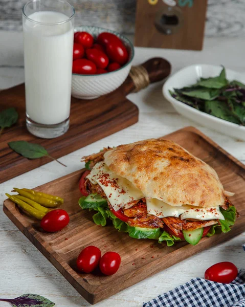 Filé de frango picante com queijo — Fotografia de Stock Grátis