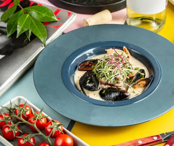 Creamy seafood soup with mussels, shrimp and small octopus — Stock Photo, Image