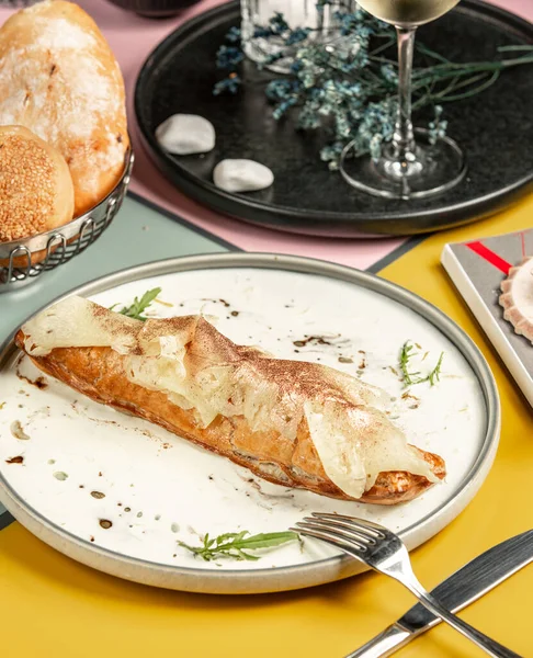 Long pie on cream garnished with thin slices of pineapple topped with cinnamon — Stok Foto