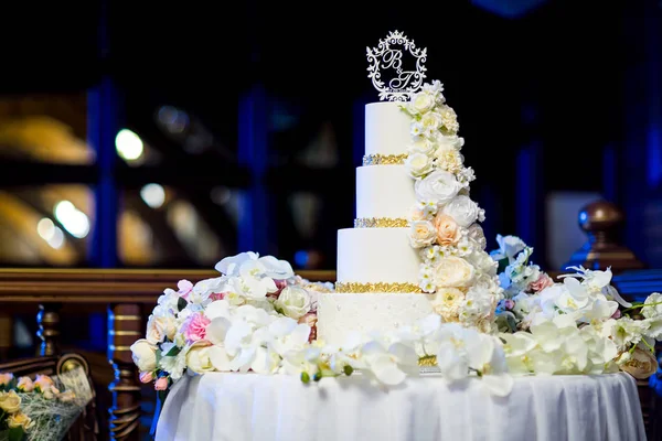 Bella Torta Grande Con Crema Vacanza Grande Torta Nuziale — Foto Stock