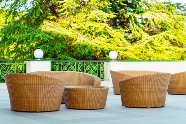 Terrasse Extérieure Été Avec Meubles Rotin Osier Dans Café Coucher — Photo