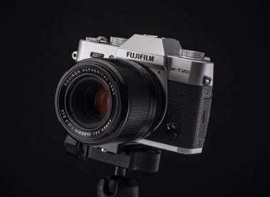 Minsk, Belarus 16 Nisan 2018: Fujifilm X-T20, 24 megapiksel, mirrorless fotoğraf makinesi 60 mm makro lens ile