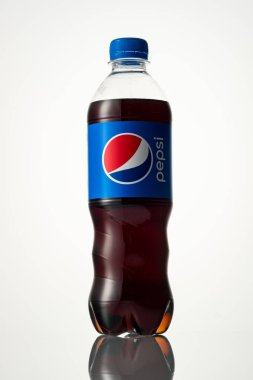 Minsk, Beyaz Rusya - 5 Nisan 2018: Pepsi gazlı meşrubat üretilen ve Pepsico Inc. tarafından üretilen bir Amerikan çokuluslu gıda ve içecek şirketi olduğunu