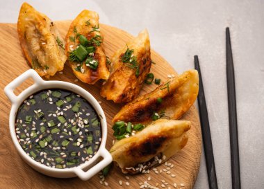 Kızarmış Çin böreği sosu, Asya gıda tür adı.