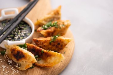 Kızarmış Çin böreği sosu, Asya gıda tür adı.