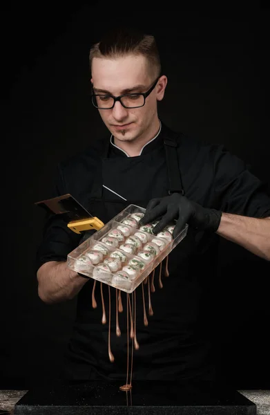 Chocolatier Black Uniform Process Making Chocolates Making Sweets Photo Studio — Stock Photo, Image