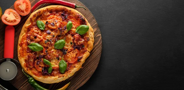 Voedingsmiddelen Nieuwe Voedselingrediënten Kruiden Voor Het Koken Tomaten Kaas Olie — Stockfoto