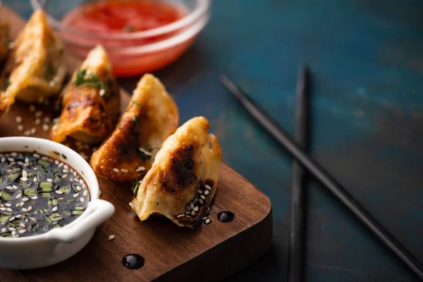 Kızarmış Çin böreği sosu, Asya gıda tür adı.