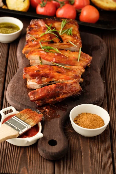 Heerlijk Gebarbecued Ribben Gekruid Met Een Pittige Basting Saus Geserveerd — Stockfoto