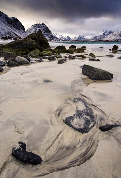 Costa Rocosa Fiordo Mar Noruego Invierno Con Nieve Haukland Beach — Foto de Stock