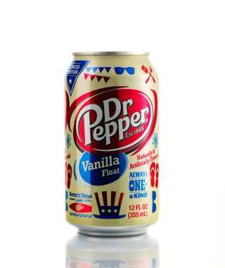 Minsk, Beyaz Rusya - 7 Haziran 2018: Miyim, Dr Pepper vanilya Float beyaz arka plan üzerinde izole meşrubat. Dr Pepper eşsiz bir lezzet sahip olarak pazarlanan bir meşrubat var. İçki 1880 oluşturulan.
