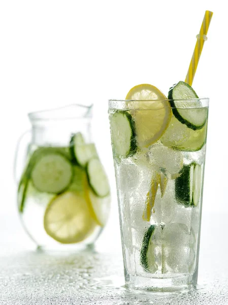 Gesundes Entgiftungswasser Mit Zitrone Und Gurke Highball Glas Frische Sommergetränke — Stockfoto