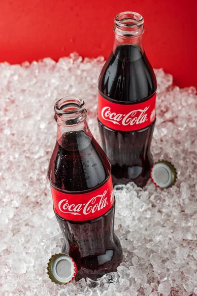 Minsk Bělorusko Září 2018 Klasické Coca Cola Láhev Ledu Coca — Stock fotografie