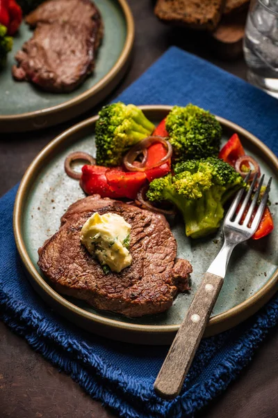 Grilled Beef Steak Garlic Butter Vegetables Meat Grilled Bell Pepper — Stock Photo, Image