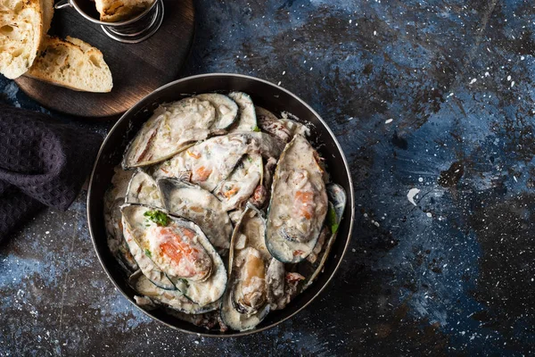 Mussels with Blue Cheese Sauce and Garlic Baguette, top view.