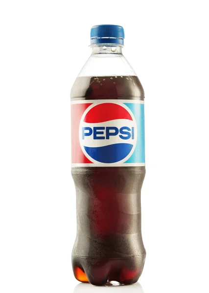 ペプシのコーラは炭酸清涼飲料生産し アメリカの多国籍食品および飲料企業ペプシコ社製ミンスク ベラルーシ 2018 — ストック写真